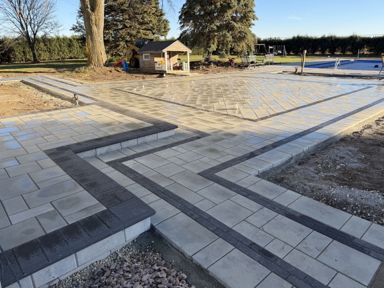 Techo bloc 3-Piece slab paver set with textured charcoal border.